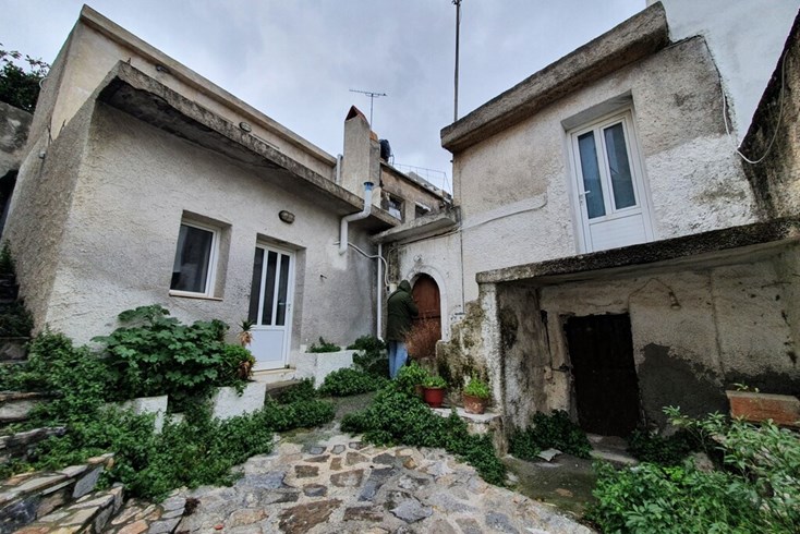 Realty photo 1