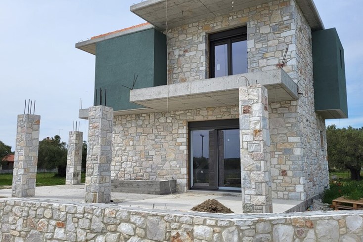 Realty photo 1