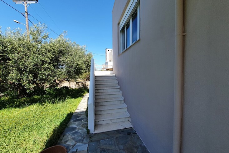 Realty photo 3