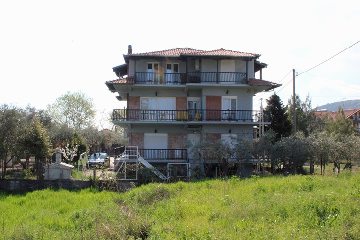 Realty photo 2