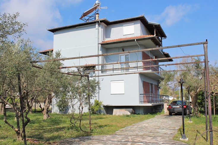 Realty photo 1