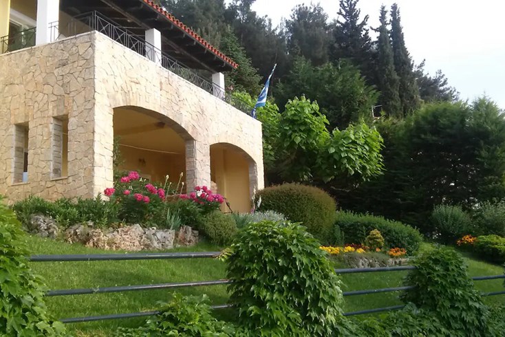 Realty photo 1