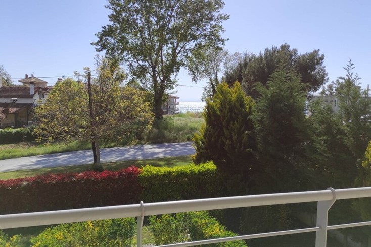 Realty photo 2