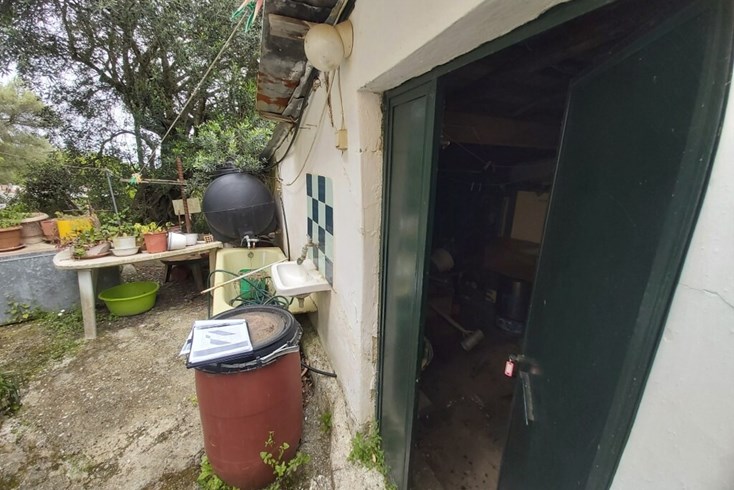 Realty photo 2