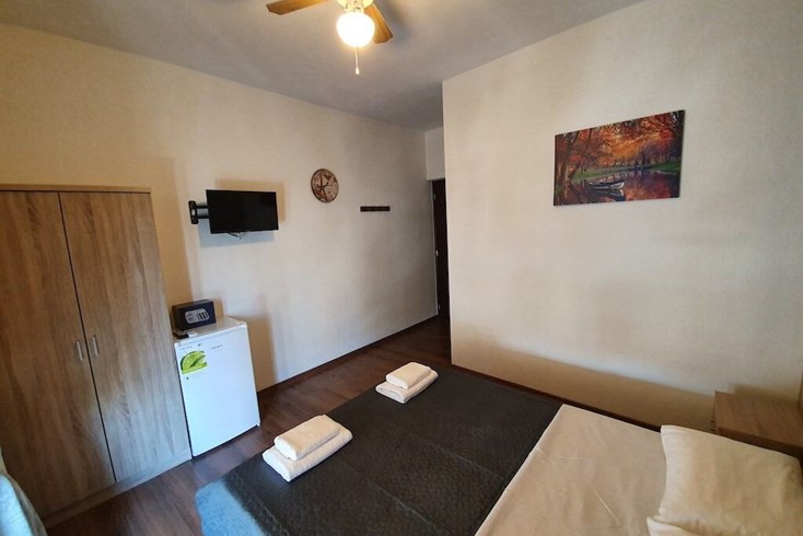 Realty photo 2