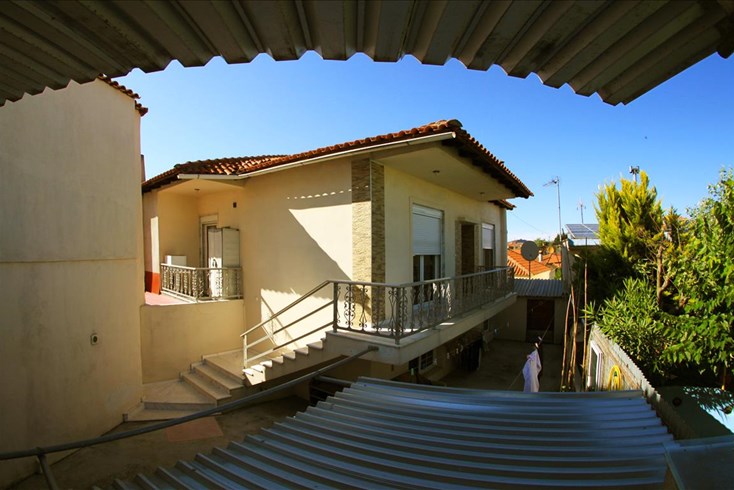 Realty photo 1