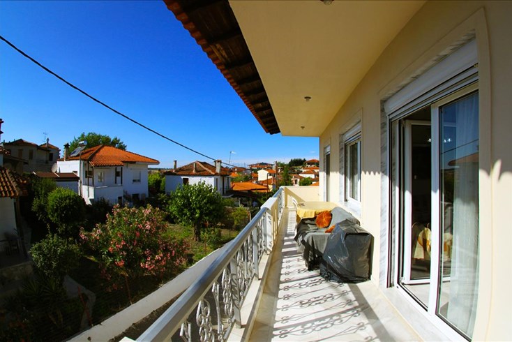 Realty photo 2