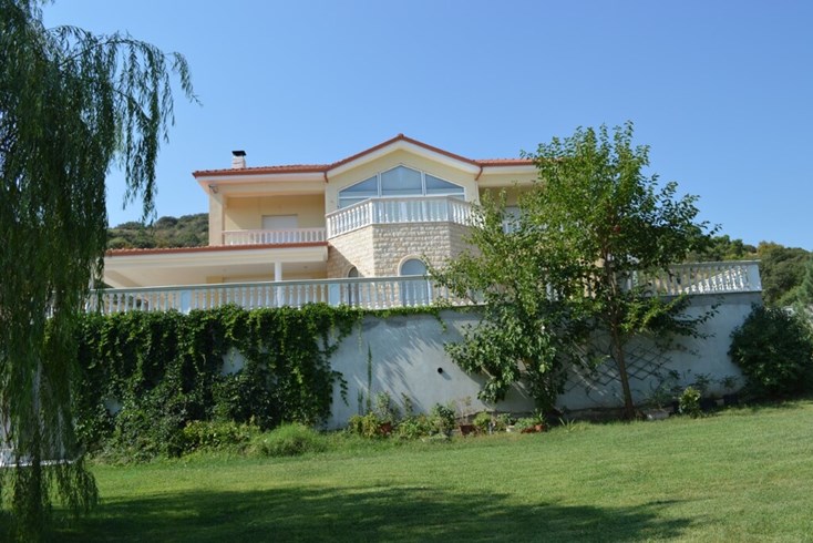 Realty photo 3