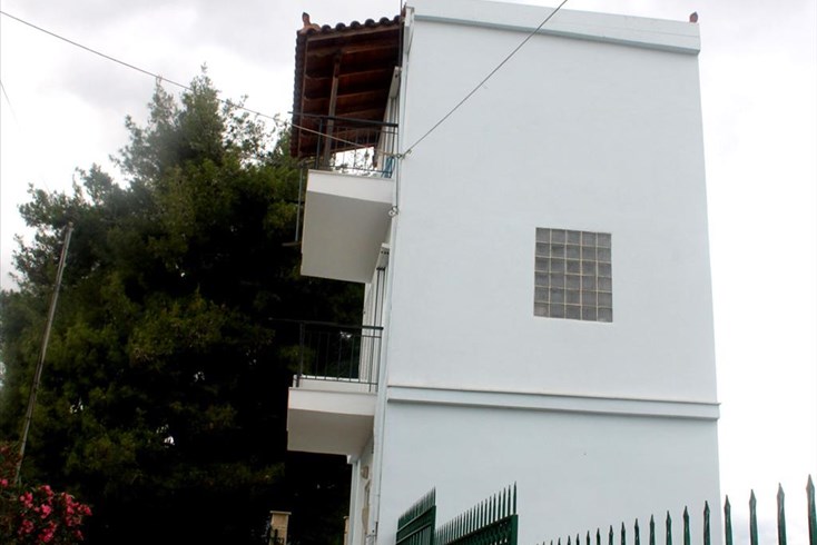 Realty photo 2