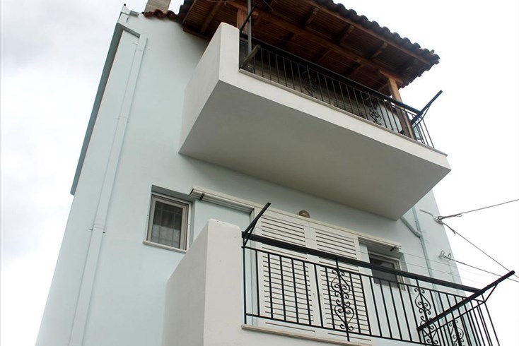 Realty photo 1