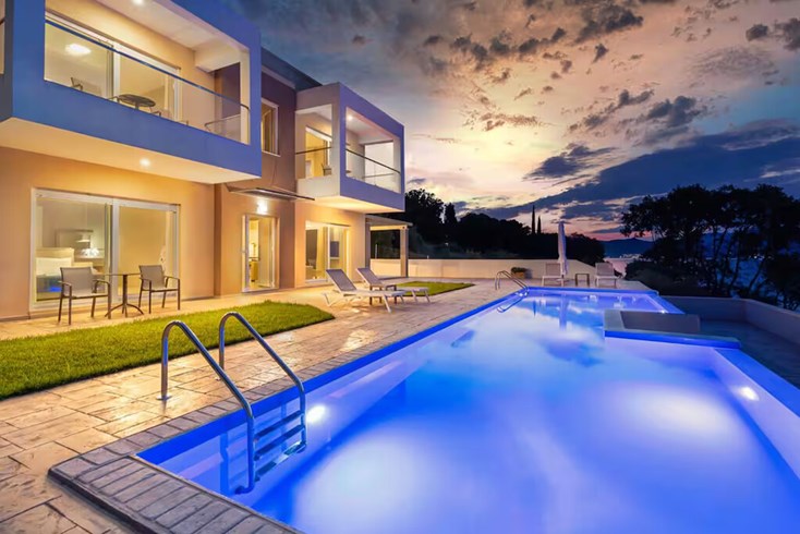 Realty photo 1
