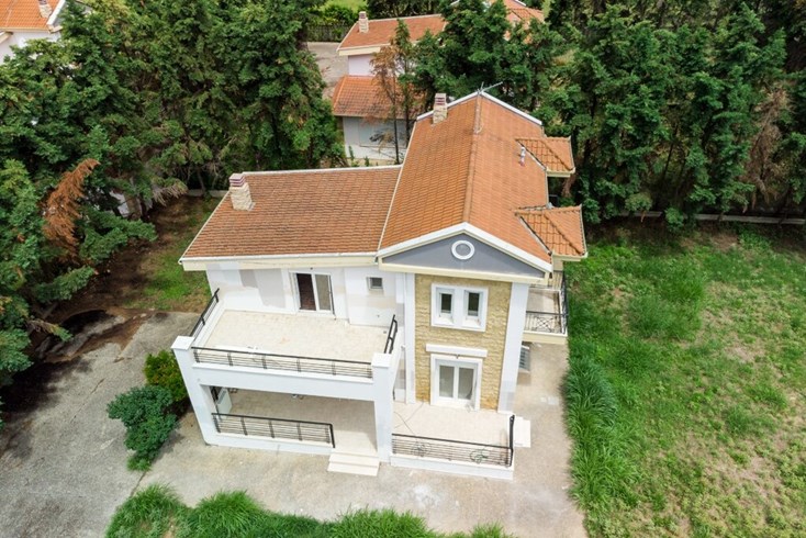 Realty photo 1