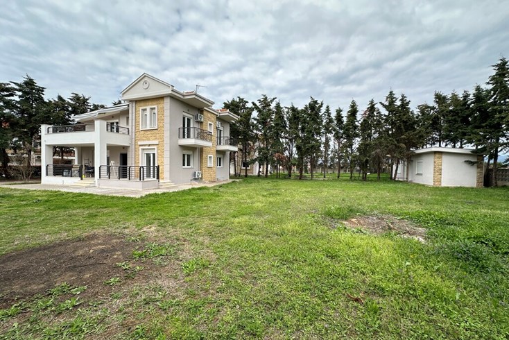 Realty photo 3