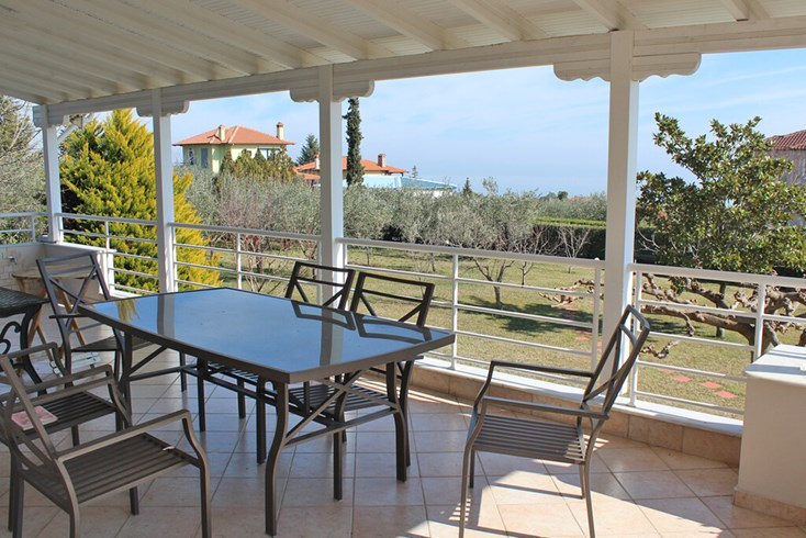 Realty photo 1