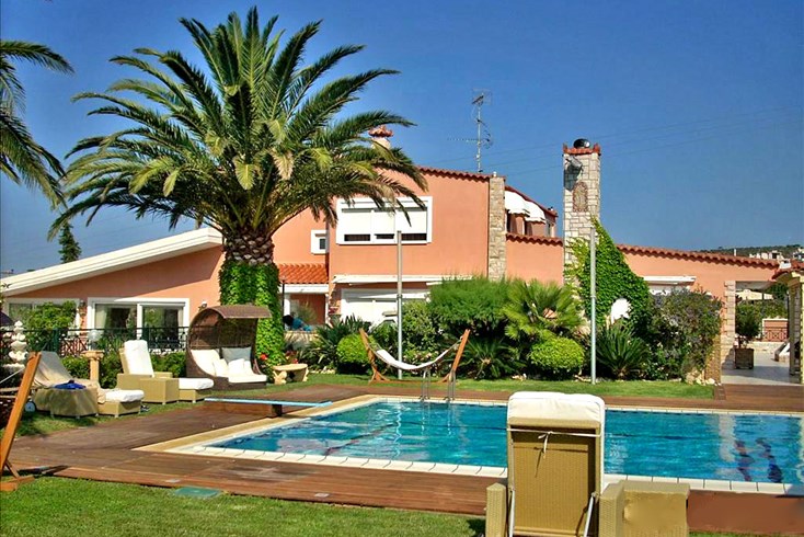Realty photo 1