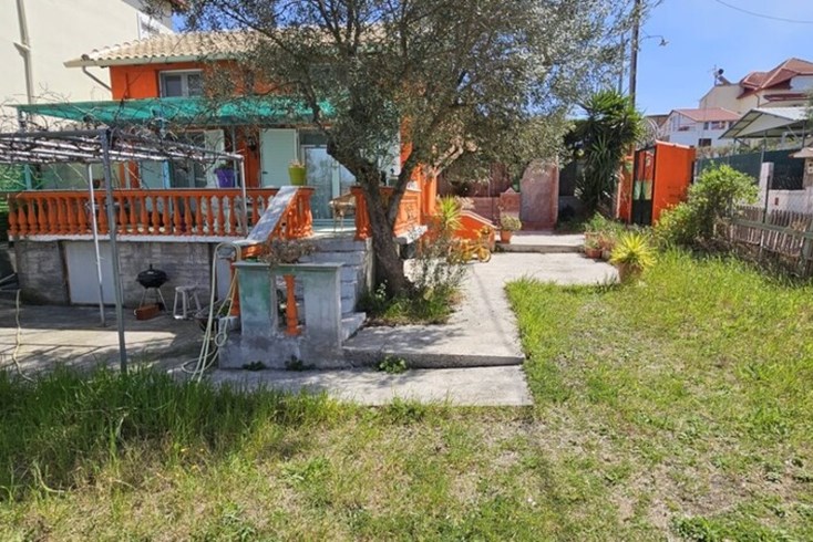 Realty photo 1