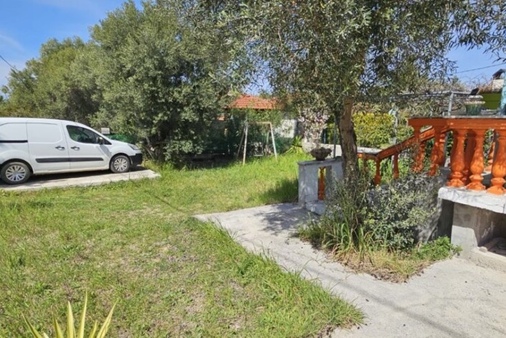 Realty photo 3