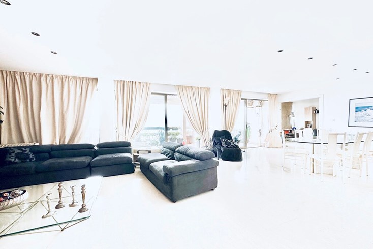 Realty photo 3
