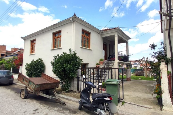 Realty photo 1