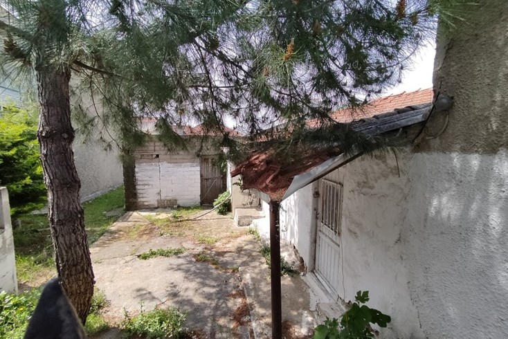 Realty photo 2