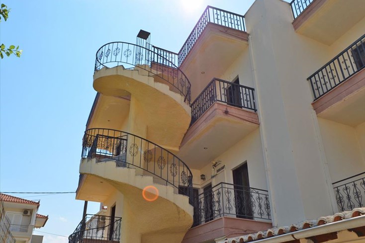 Realty photo 2
