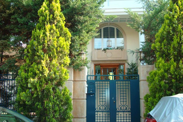 Realty photo 1