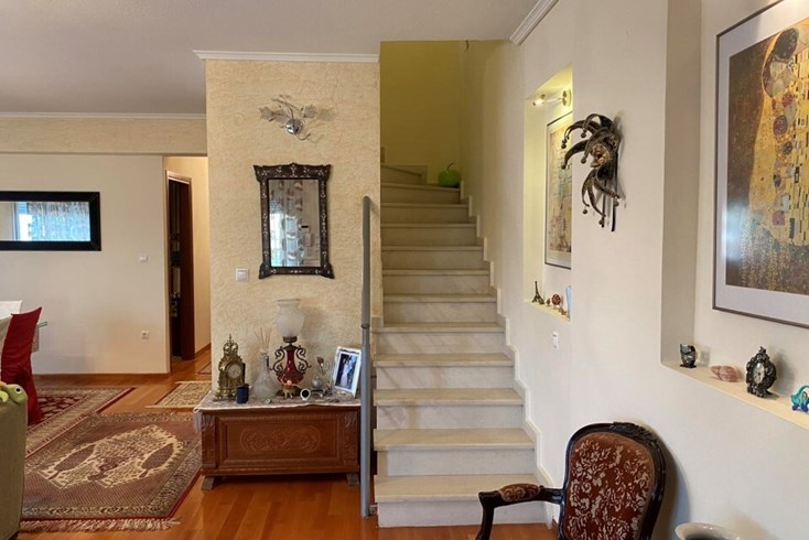 Realty photo 3