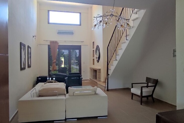 Realty photo 2