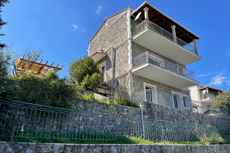 Realty photo 2