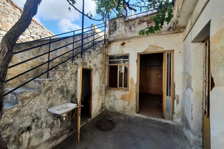 Realty photo 2
