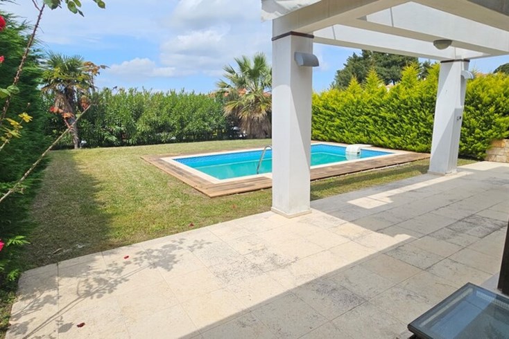 Realty photo 2