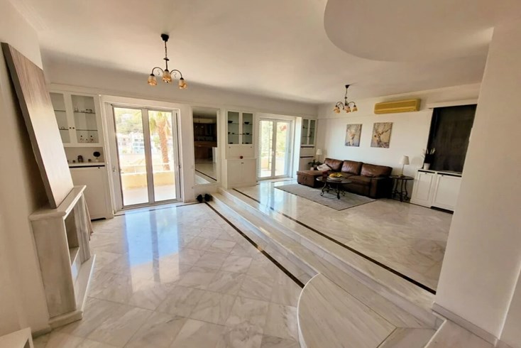 Realty photo 1