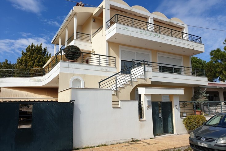 Realty photo 2