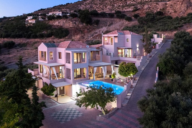 Realty photo 1