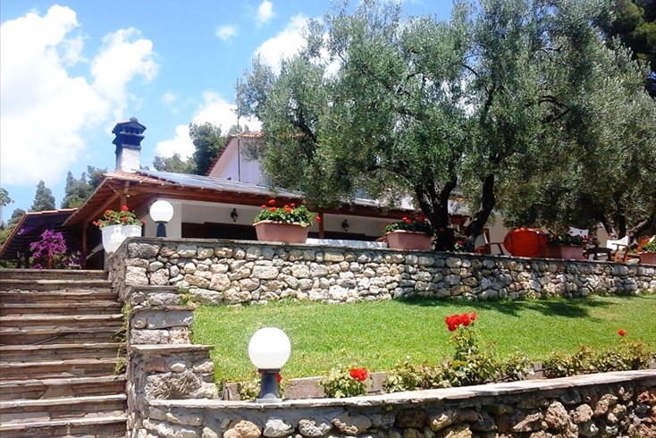 Realty photo 2