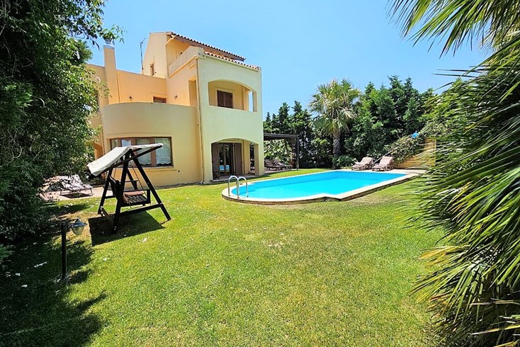 Realty photo 2