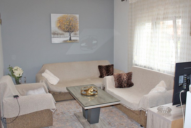 Realty photo 2