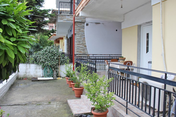 Realty photo 1