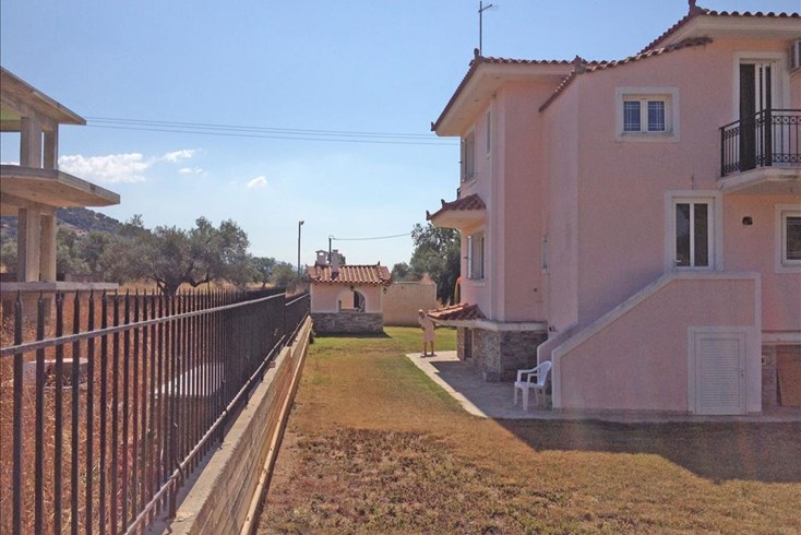 Realty photo 3