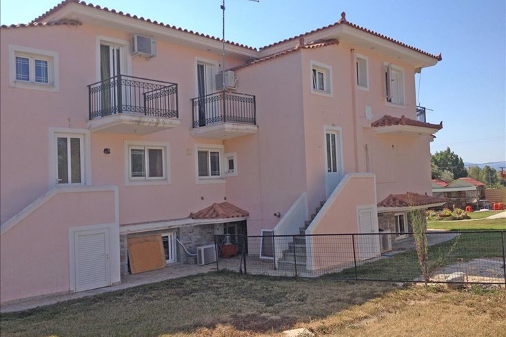 Realty photo 1