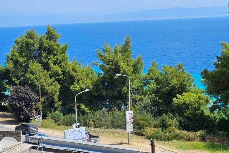 Realty photo 1