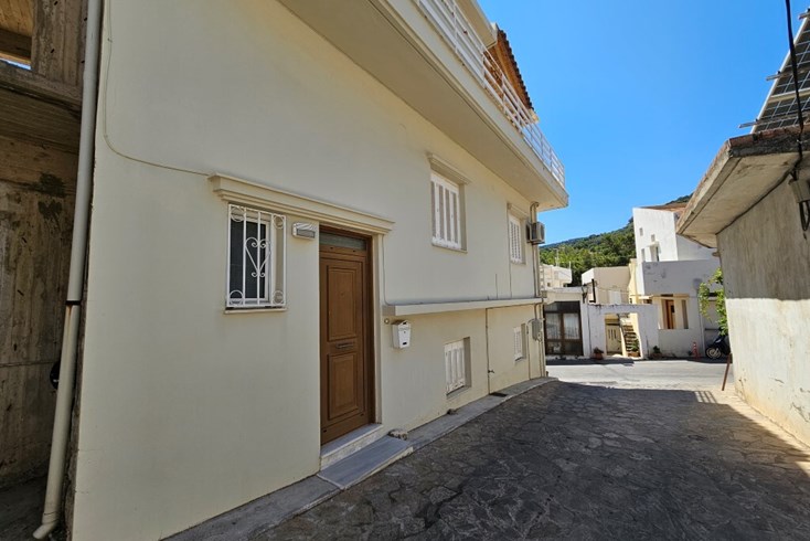 Realty photo 1