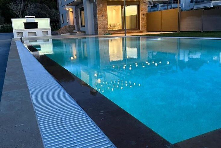 Realty photo 1