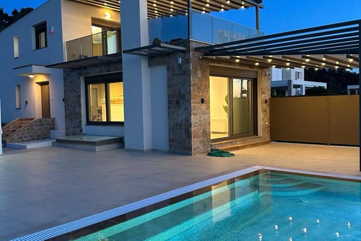 Realty photo 2