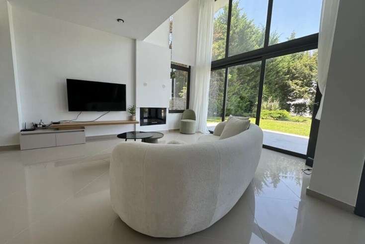Realty photo 2