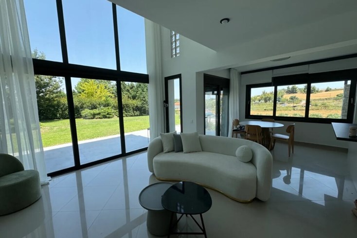 Realty photo 3
