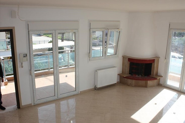 Realty photo 3