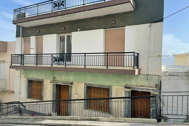 Realty photo 1