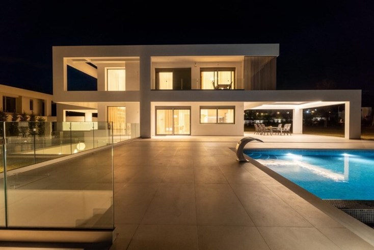 Realty photo 2