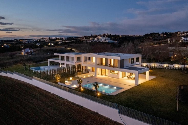 Realty photo 1